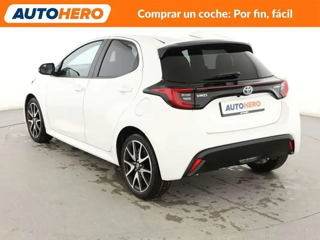 Usado Toyota Yaris Hybrid Style 116 CV (85 kW) 2022 Blanco Berlina