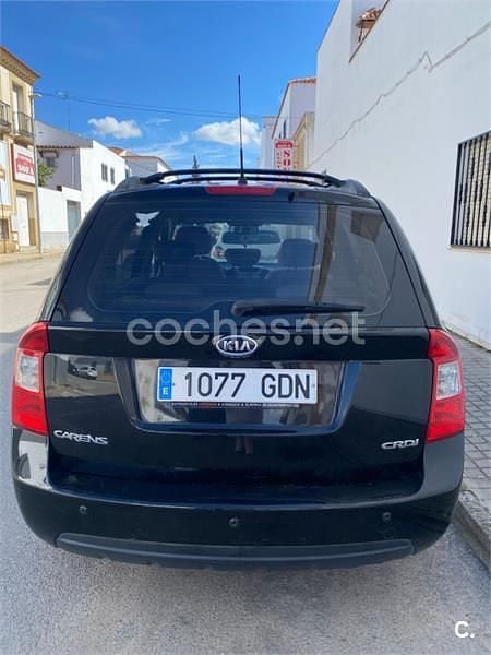 Usado Kia Carens 140 CV (102 kW) 2008 Negro Monovolumen