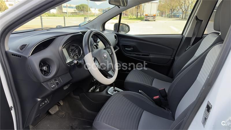 Usado Toyota Yaris Hybrid 100 CV (73 kW) 2018 Blanco Berlina