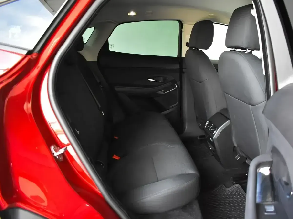 Usado Jaguar E-Pace S 180 CV (132 kW) 2018 Rojo SUV