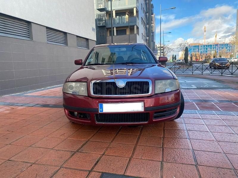 Usado Skoda Superb 105 CV (77 kW) 2006 Granate Berlina