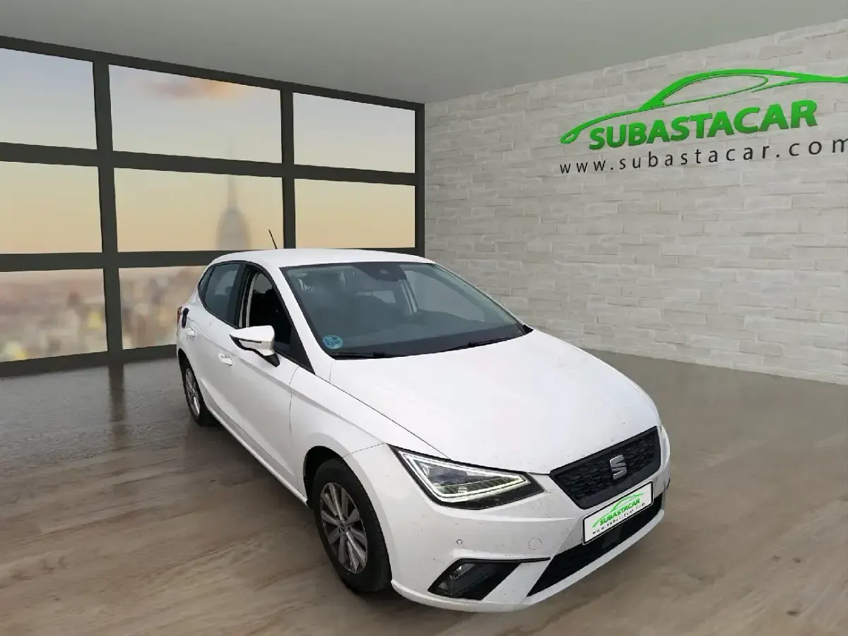 Usado Seat Ibiza Style Plus 110 CV (80 kW) 2022 Blanco Utilitario