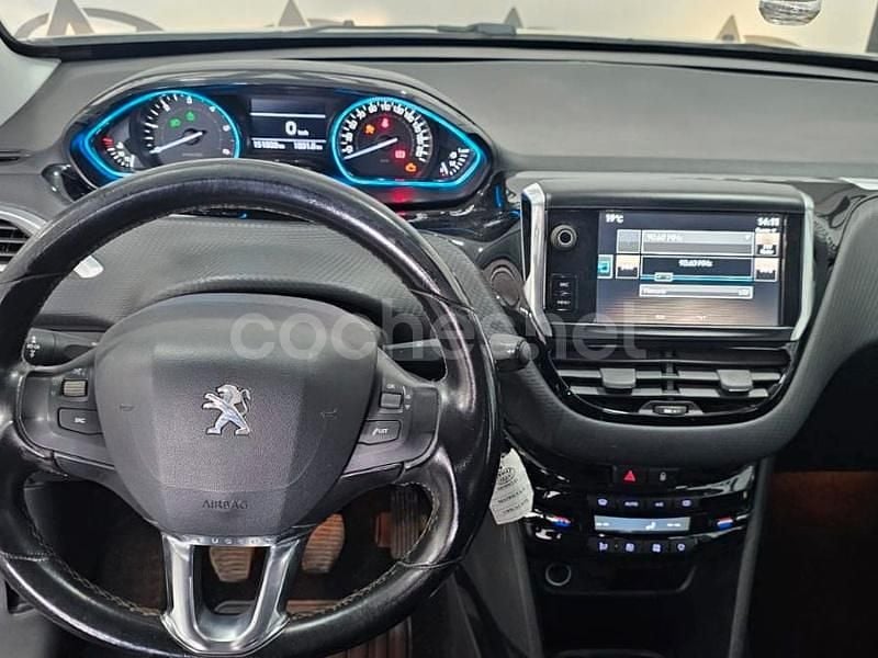 Usado Peugeot 2008 Allure 120 CV (88 kW) 2016 Blanco SUV