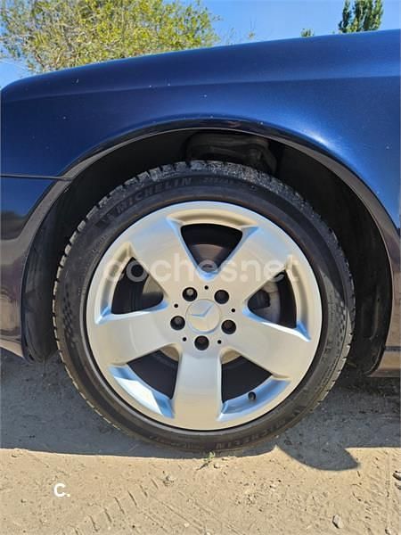 Usado Mercedes E220 Classic 143 CV (105 kW) 2003 Azul Berlina