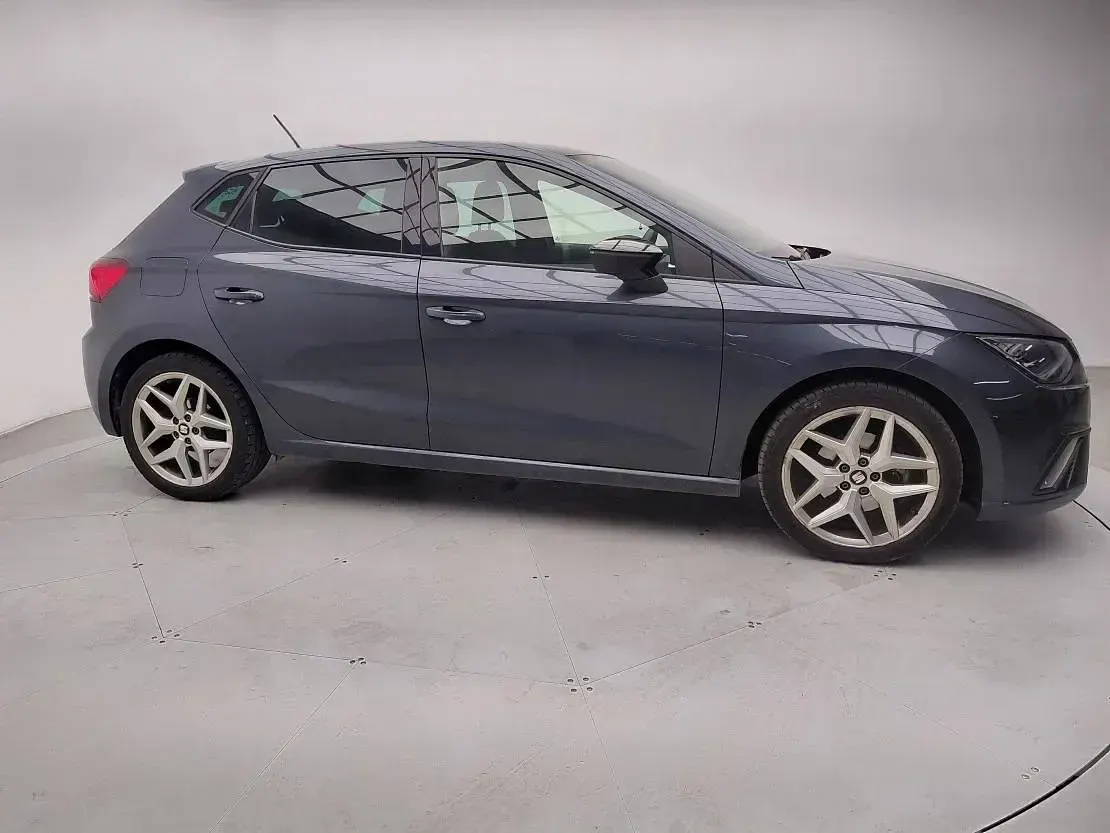 Usado Seat Ibiza FR 116 CV (85 kW) 2019 Gris acero Utilitario