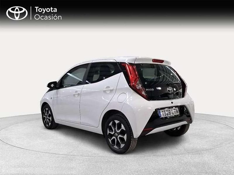 Usado Toyota Aygo X-play 72 CV (52 kW) 2021 Blanco Utilitario
