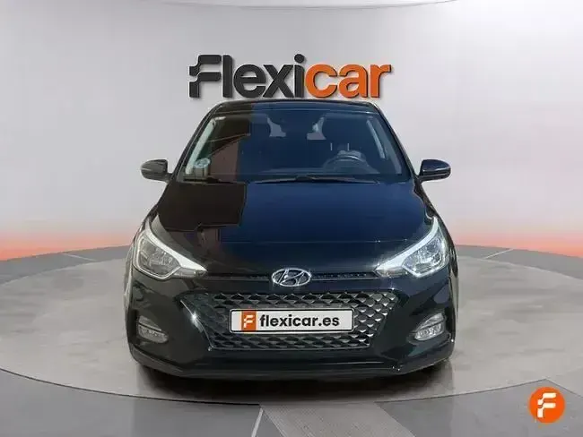 Usado Hyundai i20 100 CV (73 kW) 2020 Negro Utilitario