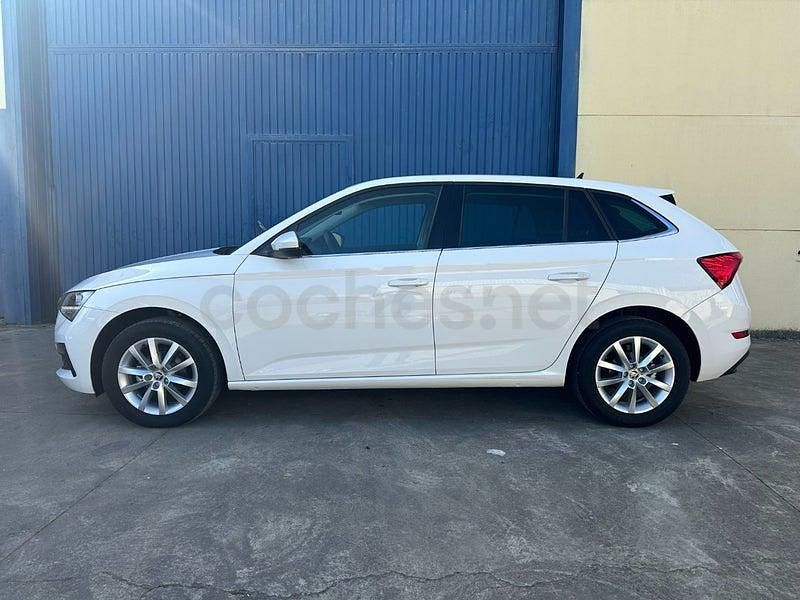 Usado Skoda Scala Ambition 95 CV (69 kW) 2022 Blanco Utilitario