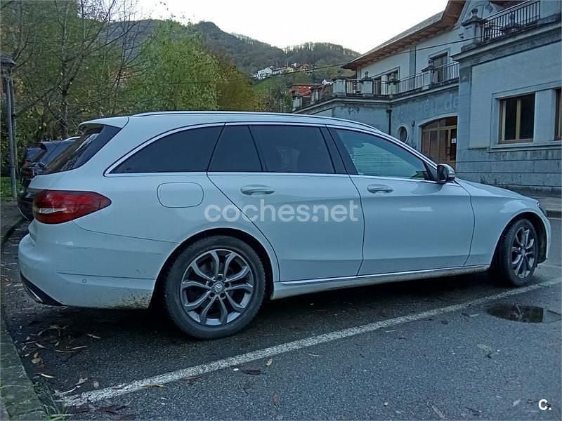 Usado Mercedes C200 136 CV (100 kW) 2015 Blanco Familiar