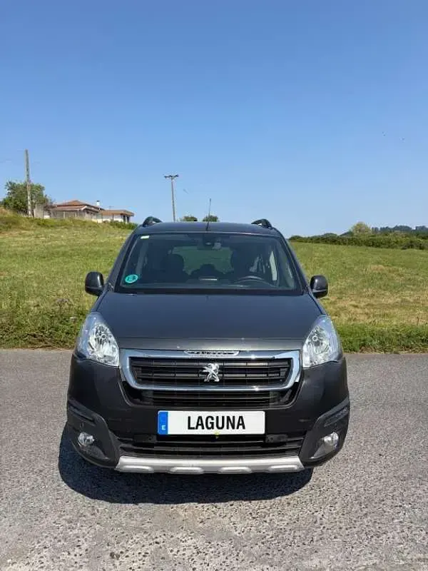 Usado Peugeot TePee Outdoor 120 CV (88 kW) 2016 Plateado Van