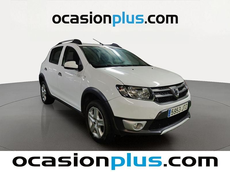 Usado Dacia Sandero Stepway 90 CV (66 kW) 2016 Blanco Utilitario