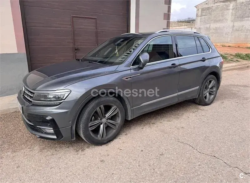 Usado VW Tiguan Sportline 150 CV (110 kW) 2019 Gris / plata SUV