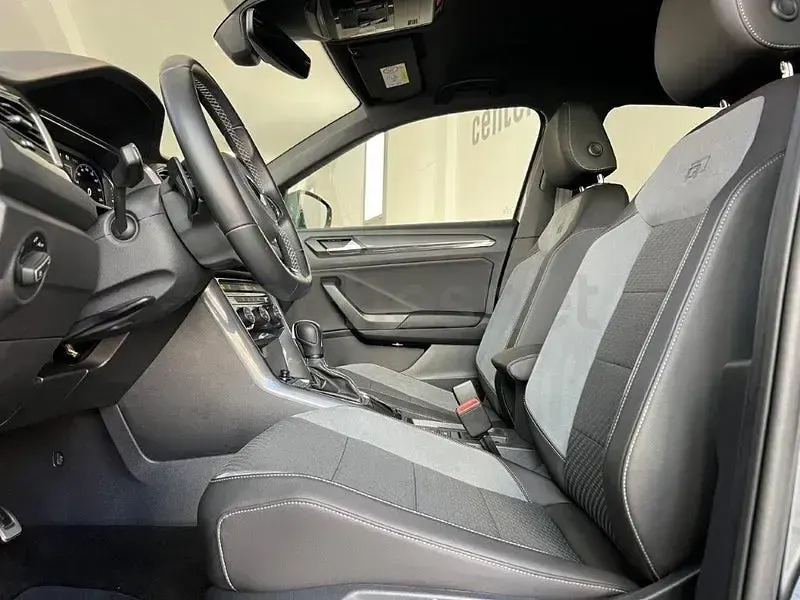 Usado VW T-Roc R-line 150 CV (110 kW) 2022 Gris / plata SUV
