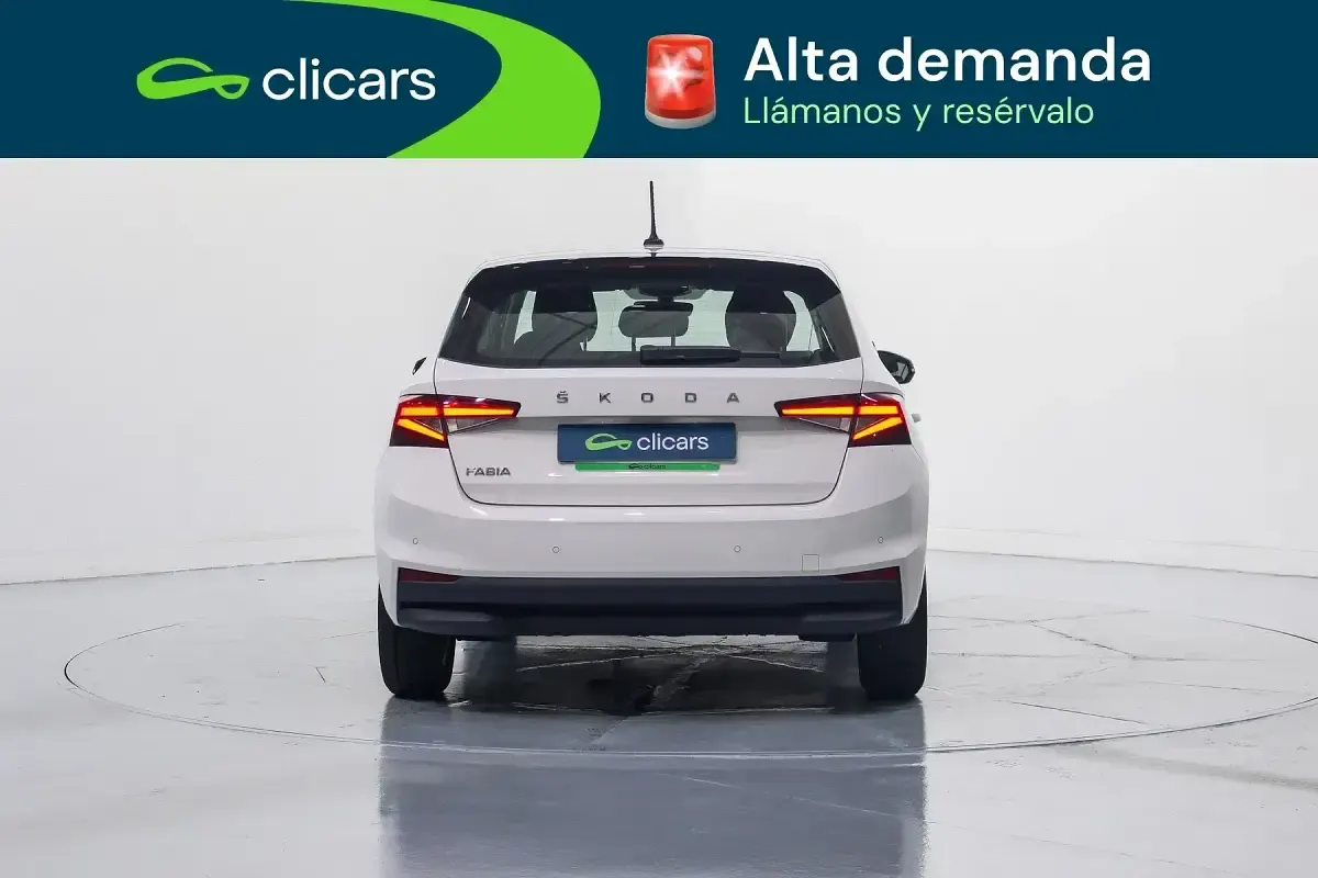 Usado Skoda Fabia Ambition 95 CV (69 kW) 2023 Blanco Utilitario