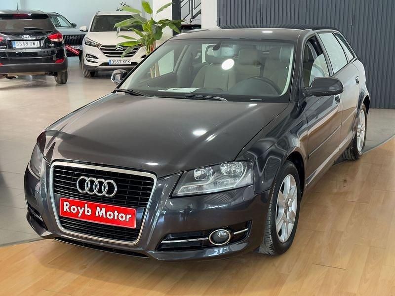 Negro Usado 2011 Audi A3 Attraction Utilitario | 9990 € (Un poco caro) - Imagen 1/4