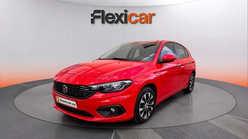 Usado Fiat Tipo Lounge 95 CV (69 kW) 2020 Rojo Familiar