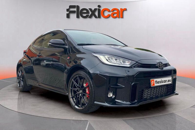 Negro Usado 2024 Toyota Yaris Berlina | 33.690 € (Super precio) - Imagen 1/4