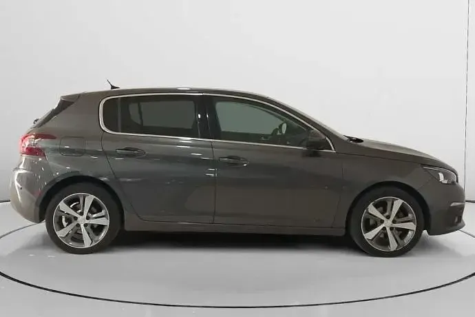 Usado Peugeot 308 Allure 130 CV (95 kW) 2018