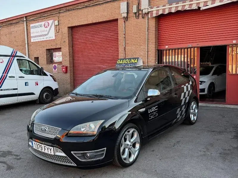 Usado Ford Focus ST 225 CV (165 kW) 2008 Negro Berlina