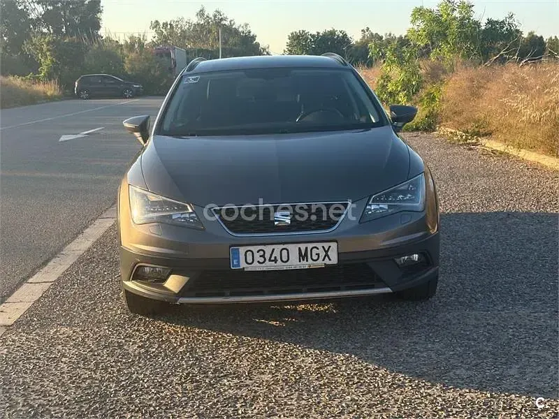 Usado Seat Leon 4Drive 184 CV (135 kW) 2016 Gris / plata Familiar