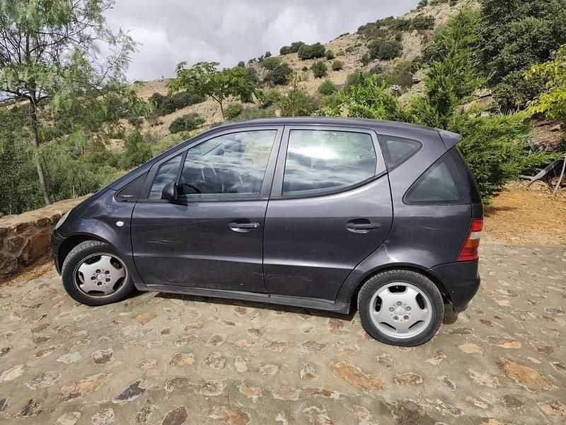 Usado Mercedes A170 Classic 90 CV (66 kW) 2000 Gris Utilitario