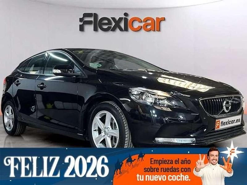 Negro Usado 2018 Volvo V40 Momentum Utilitario | 14.590 € (Precio justo) - Imagen 1/4