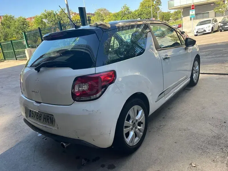 Usado Citroën DS3 82 CV (60 kW) 2014 Blanco Berlina