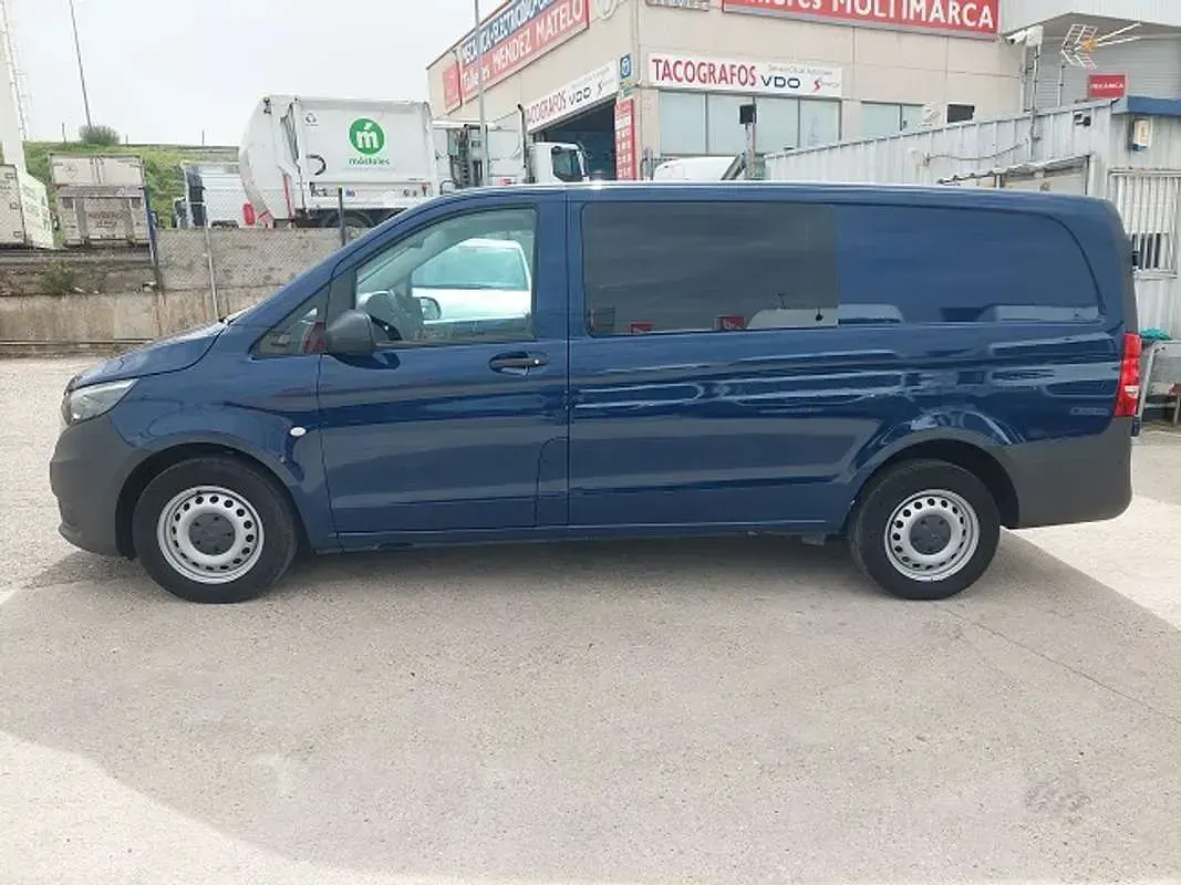 Usado Mercedes Vito 102 CV (75 kW) 2021 Azul Van