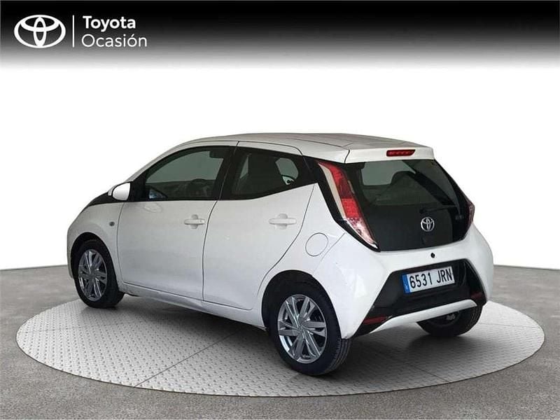 Usado Toyota Aygo X-play 69 CV (50 kW) 2016 Utilitario