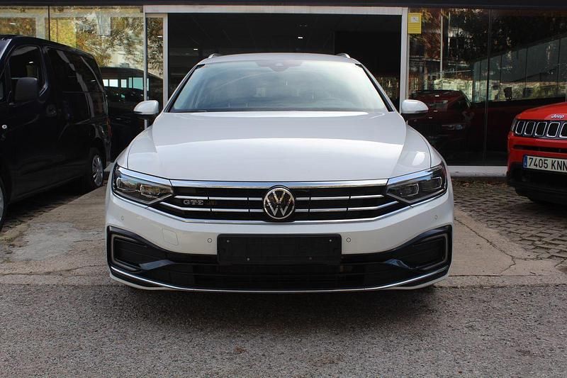 Używany VW Passat GTE 219 KM (161 kW) 2021 Biały Kombi