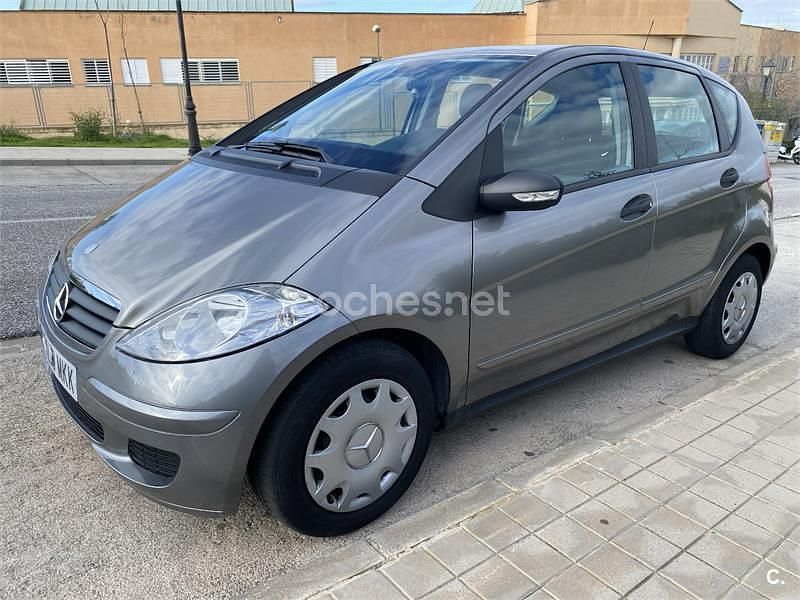 Usado Mercedes A180 Elegance 109 CV (80 kW) 2008 Gris / plata Monovolumen