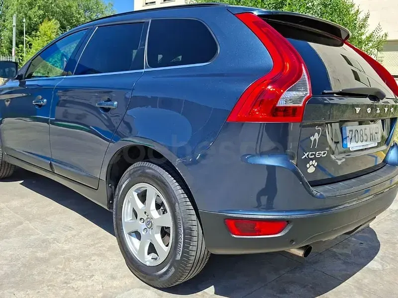 Usado Volvo XC60 Momentum 181 CV (133 kW) 2014 Azul SUV