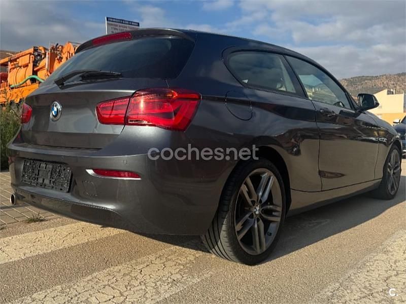 Usado BMW 118 150 CV (110 kW) 2016 Gris / plata Utilitario