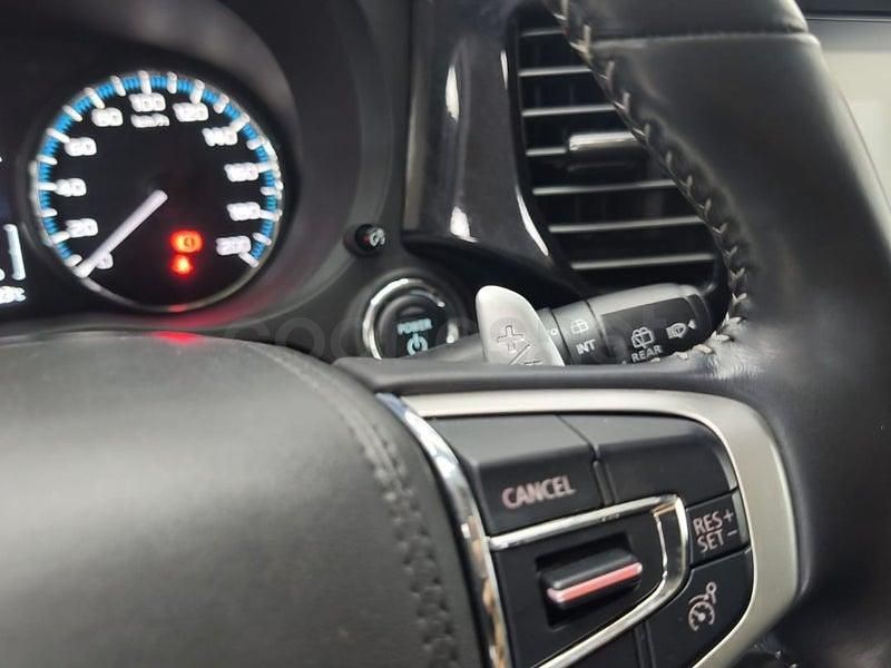 Usado Mitsubishi Outlander P-HEV 224 CV (164 kW) 2020 Gris / plata SUV