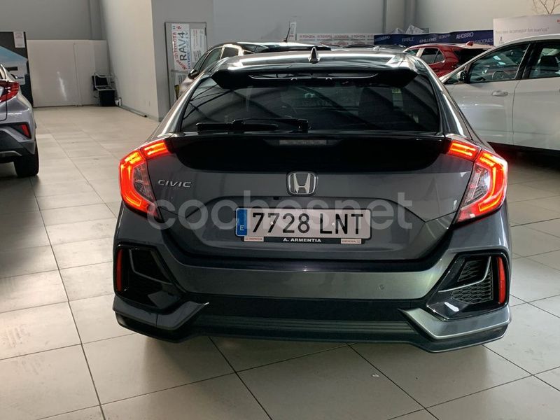 Usado Honda Civic Elegance 126 CV (92 kW) 2021 Gris / plata Berlina