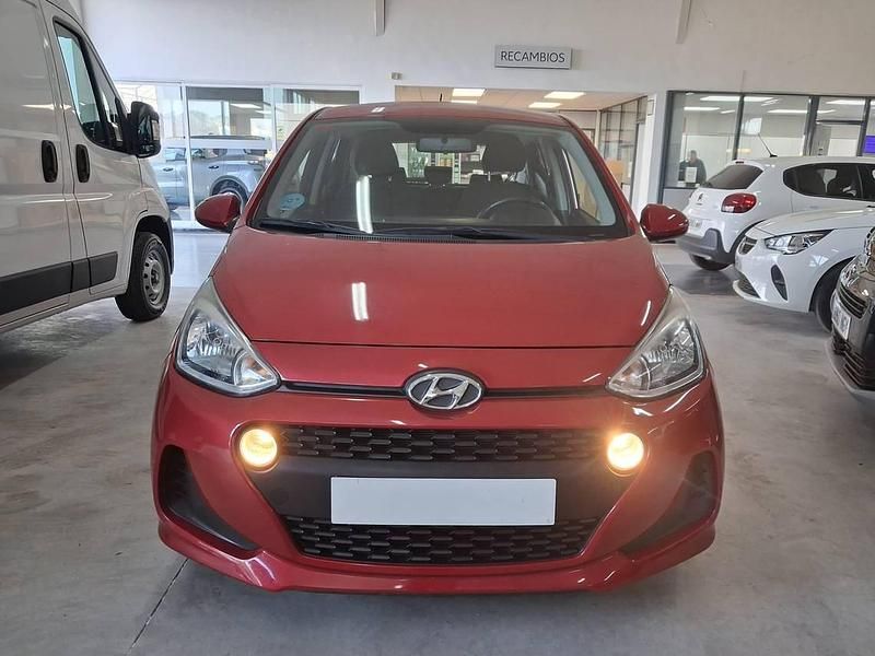 Usado Hyundai i10 67 CV (49 kW) 2020 Rojo Utilitario