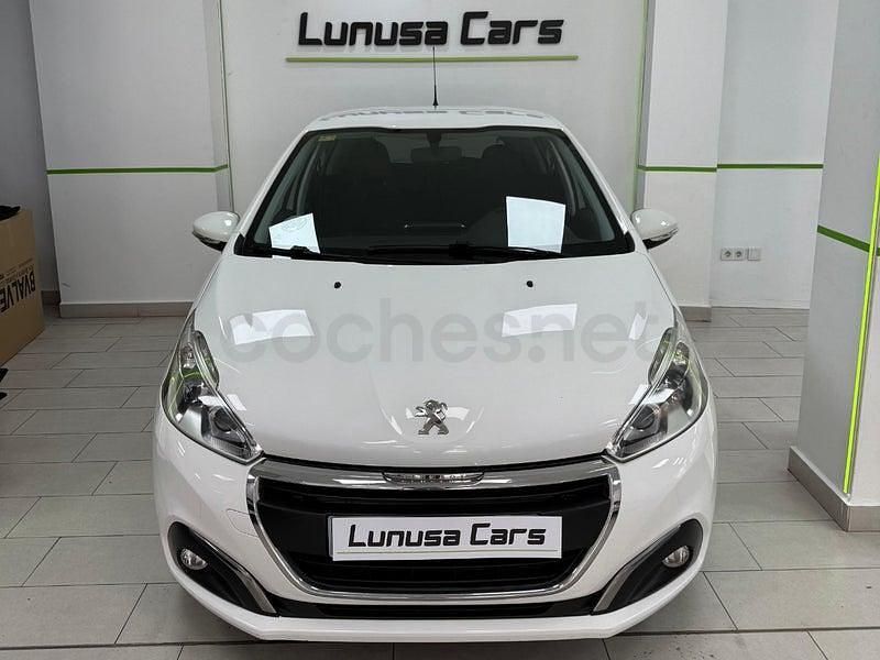 Usado Peugeot 208 Active 100 CV (73 kW) 2015 Blanco Utilitario