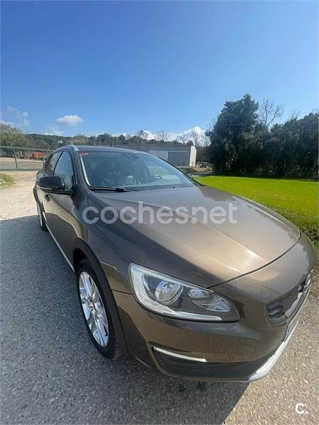 Usado Volvo V60 CC 150 CV (110 kW) 2017 Beige Familiar