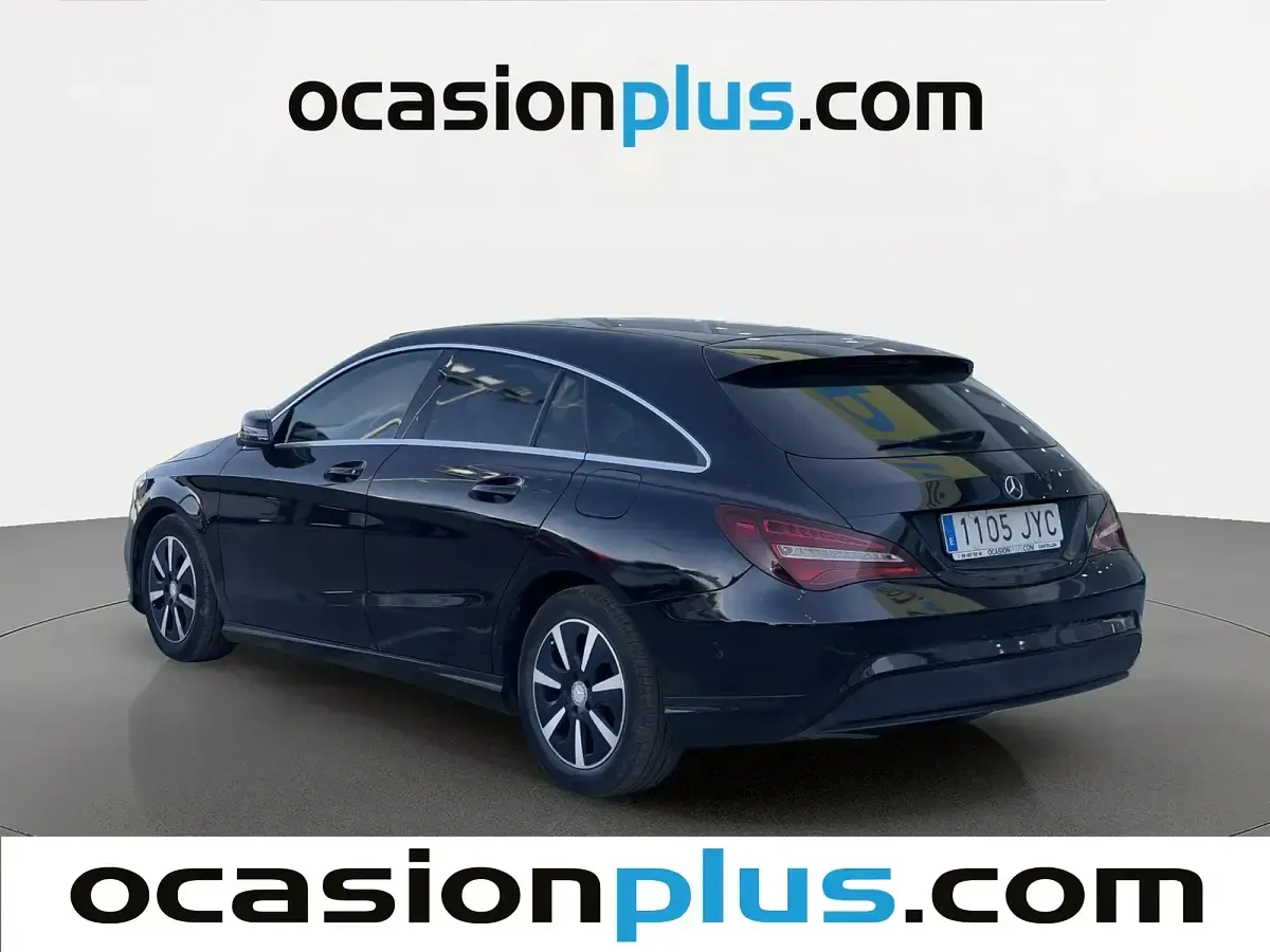 Käytetty Mercedes CLA180 122 HP (89 kW) 2016 Musta Sedan