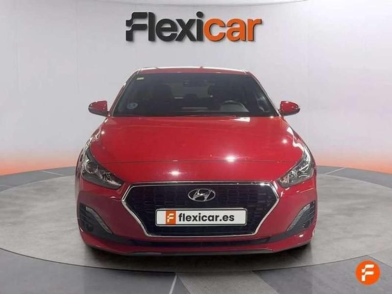 Usado Hyundai i30 120 CV (88 kW) 2020 Rojo Familiar