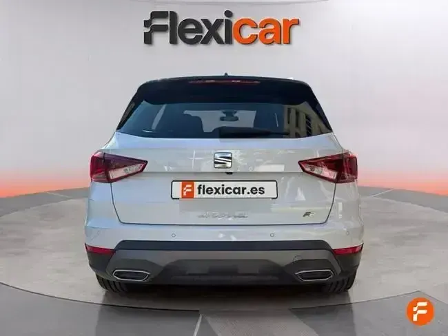 Usado Seat Arona FR 150 CV (110 kW) 2024 Gris / plata SUV