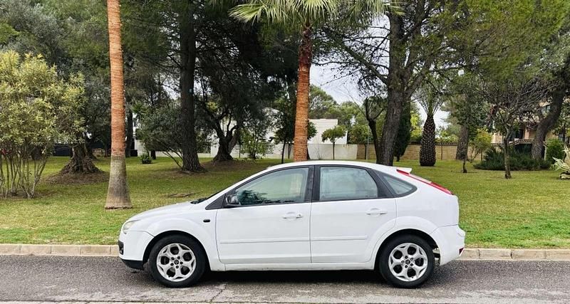 Usado Ford Focus Titanium 90 CV (66 kW) 2008 Blanco Utilitario