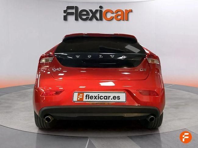 Usado Volvo V40 150 CV (110 kW) 2018 Rojo Familiar
