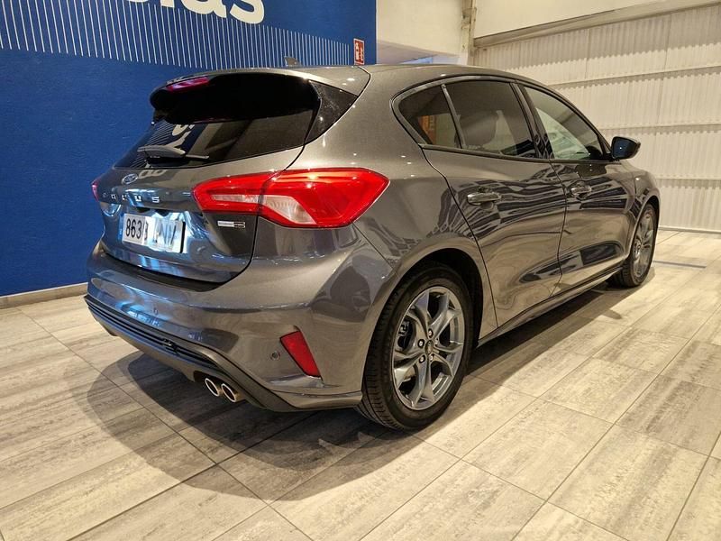 Usado Ford Focus ST-Line 125 CV (91 kW) 2021 Gris Familiar