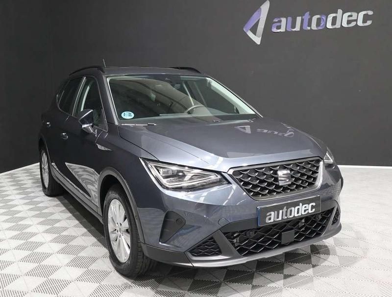 Usado Seat Arona Style 110 CV (80 kW) 2024 Gris SUV