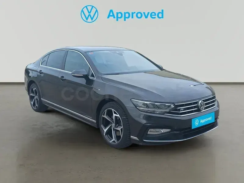 Usado VW Passat R-line 190 CV (139 kW) 2021 Gris / plata Berlina
