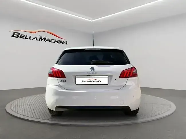 Usado Peugeot 308 Allure 130 CV (95 kW) 2021 Blanco Berlina