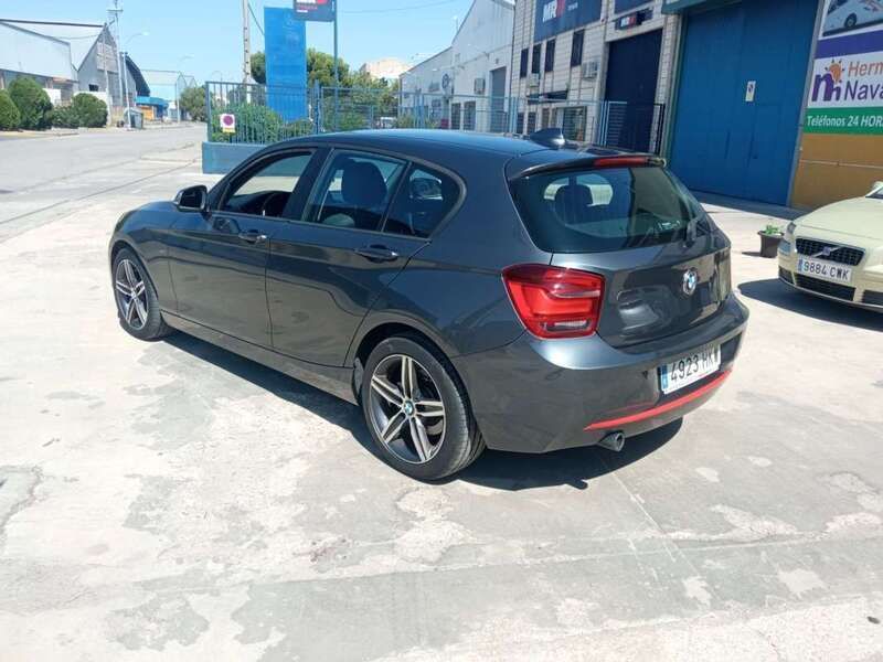 Usado BMW 118 Sport Line 143 CV (105 kW) 2012 Gris Utilitario