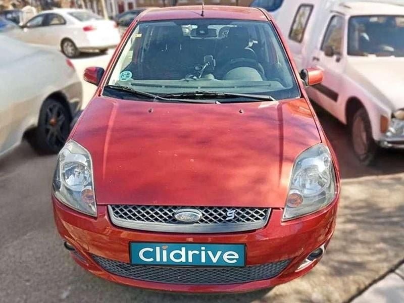 Usado Ford Fiesta Trend 96 CV (70 kW) 2007 Rojo Utilitario