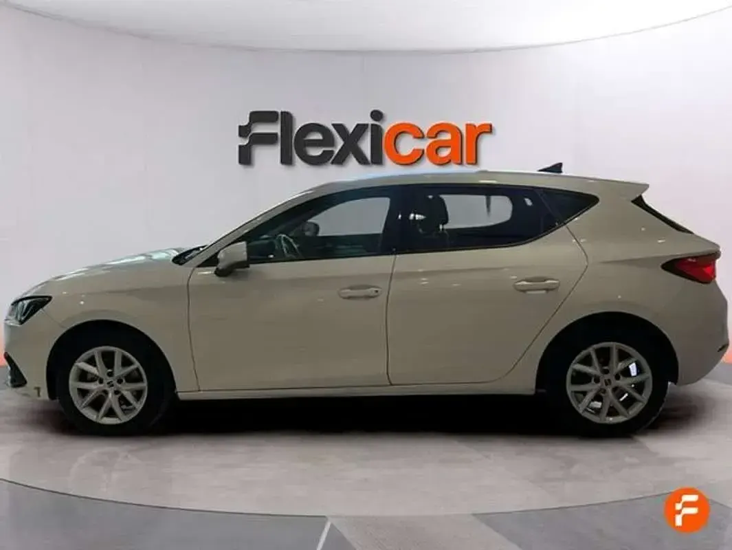 Usado Seat Leon Reference 116 CV (85 kW) 2022 Blanco Utilitario